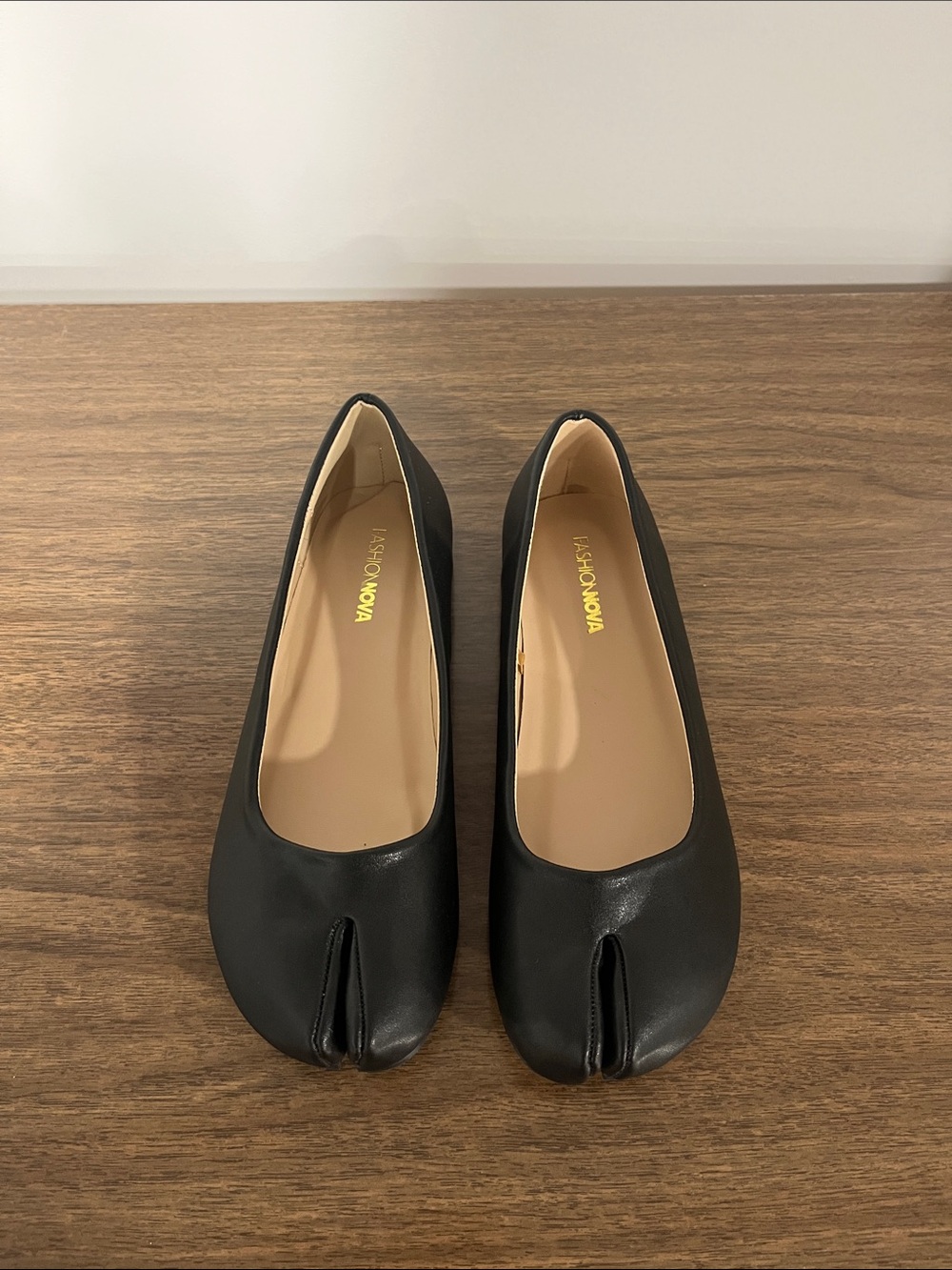 Fashion Nova Black Split-Toe Ballet Flats with Rounded Silhouette